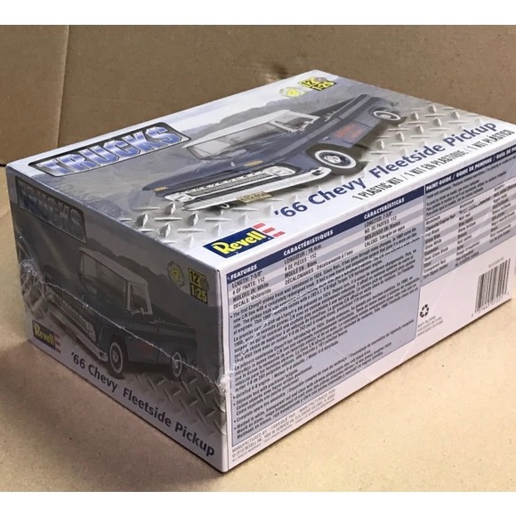 NWT Revell '66 Chevy Fleetside Pickup 1:25 Scale Plastic Model Kit - Picture 10 of 12